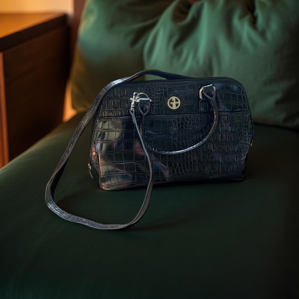 Giani Bernini Black Croc-Embossed Leather Shoulder Bag. Used twice.